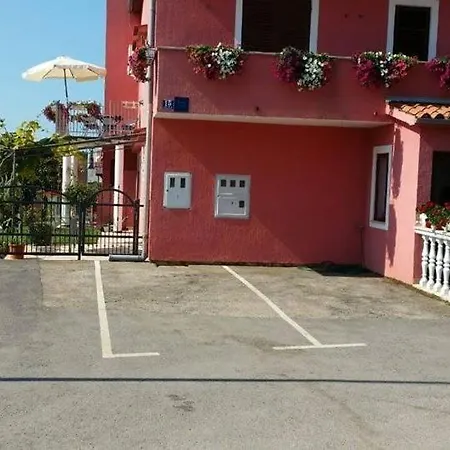 In Vrvari With Balcony, Air Conditioning, W-lan, Washing Machine 664-2 Porec