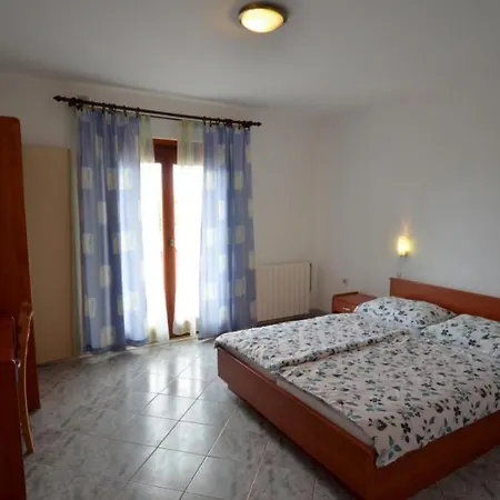 Apartment In Vrvari With Balcony, Air Conditioning, W-lan, Washing Machine 664-2