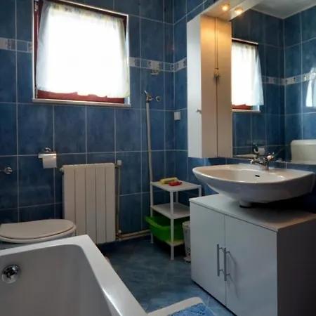 In Vrvari With Balcony, Air Conditioning, W-lan, Washing Machine 664-2 Apartman Porec